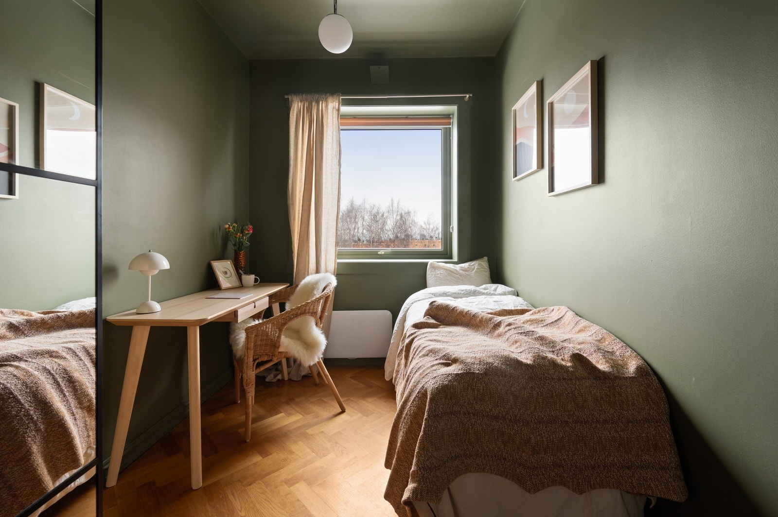 Det tredje soverommet fungerer utmerket som kontor eller gjesterom etter behov. Galleribilde