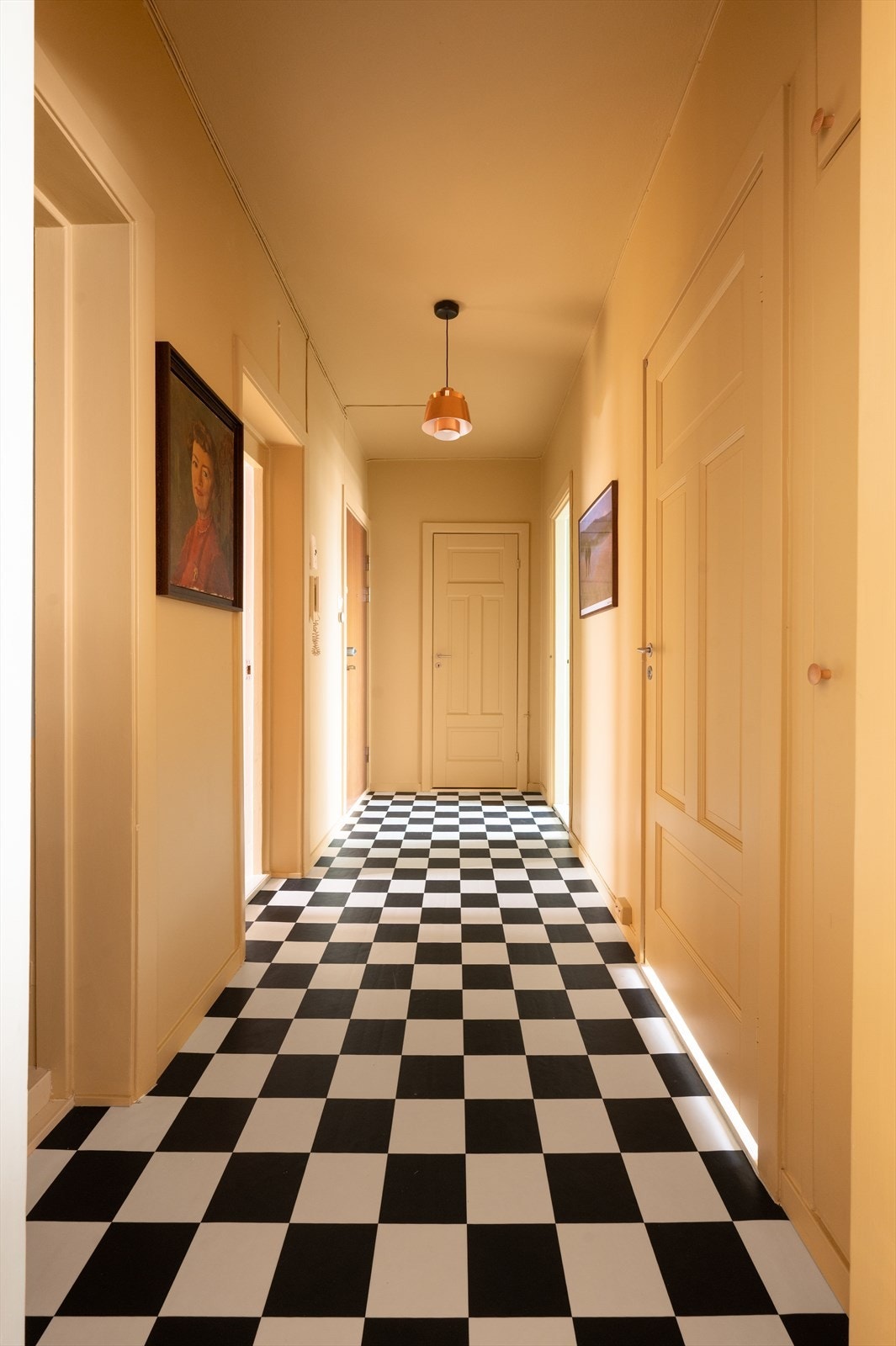 Gangen binder rommene sammen på en funksjonell måte og gir et godt førsteinntrykk. Galleribilde