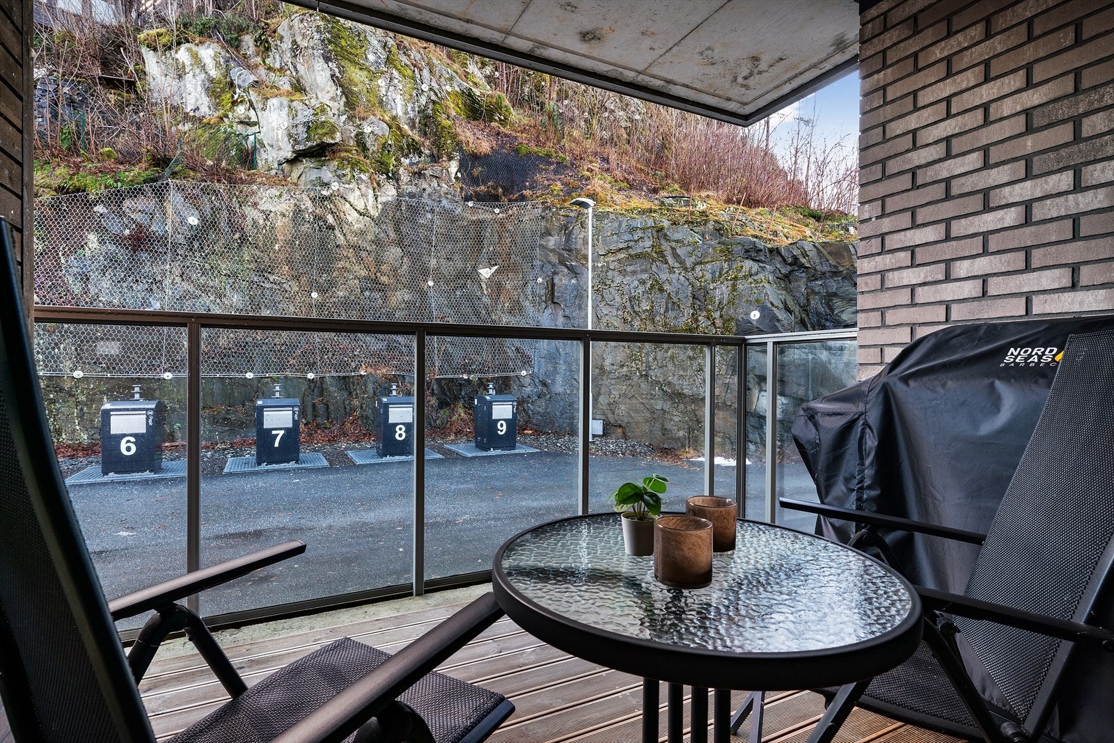 Fra stuen er det utgang til terrrassen. Galleribilde