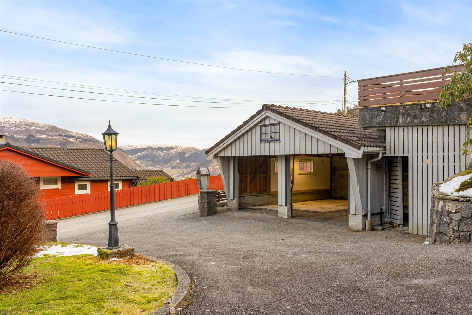 Dobbelgarasje på Sætrefjellet er ingen selvfølge. Denne er svært romslig. Galleribilde