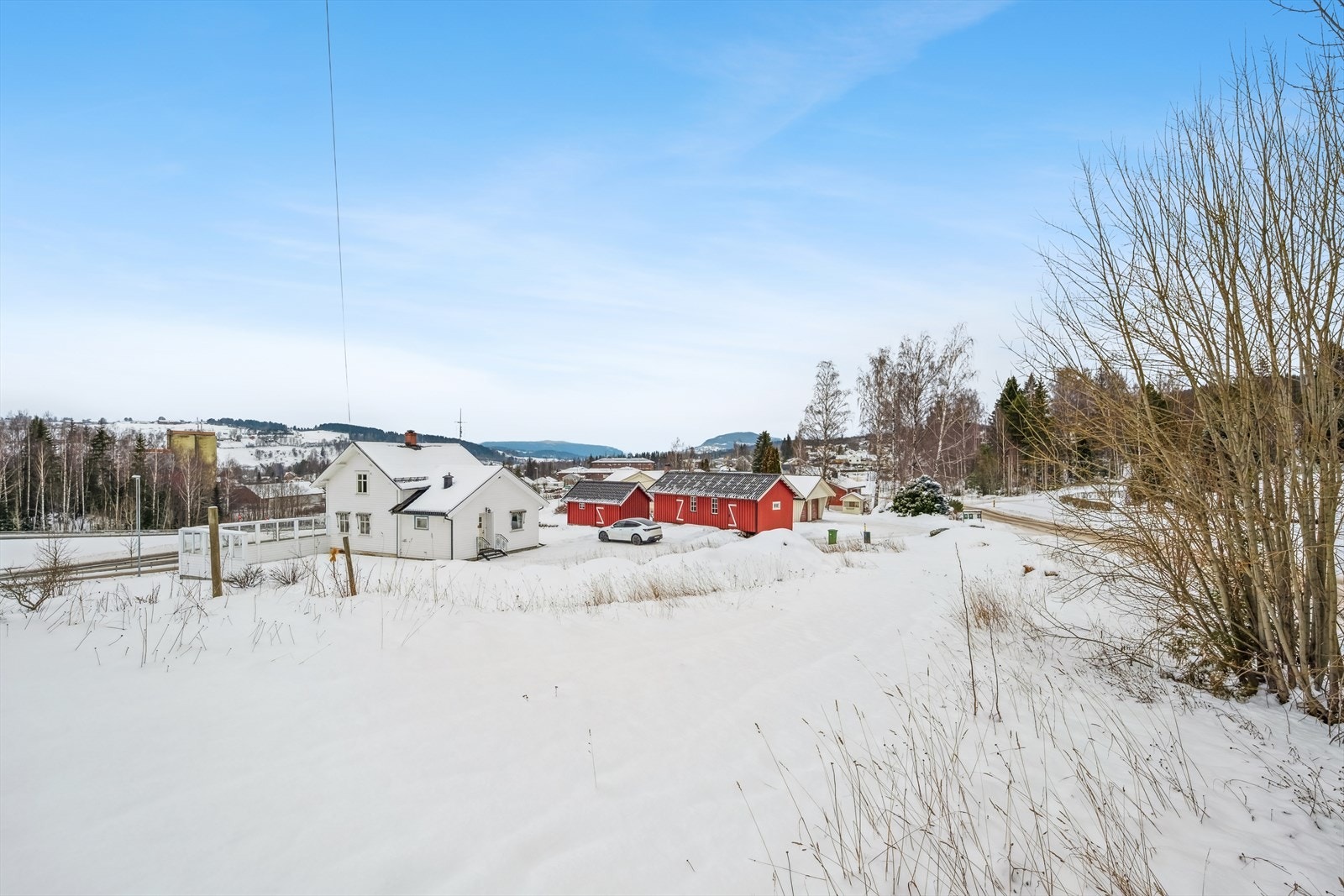 Etablert og hverdagsvennlig nærområde med kort vei til både skole, barnehage og daglige tjenester. Galleribilde