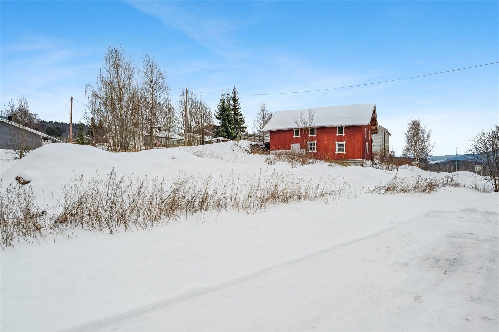 Tomten har godkjent fradeling og avkjøring. Galleribilde
