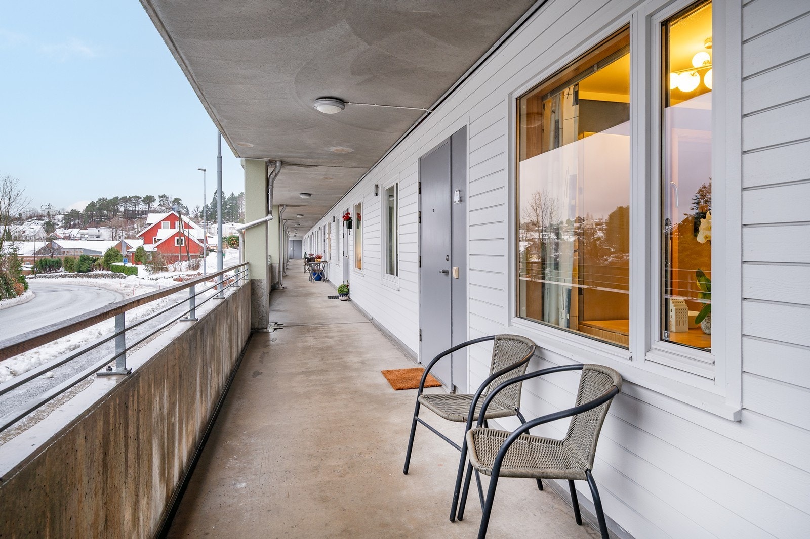 Østvendt inngangsparti med morgensol Galleribilde