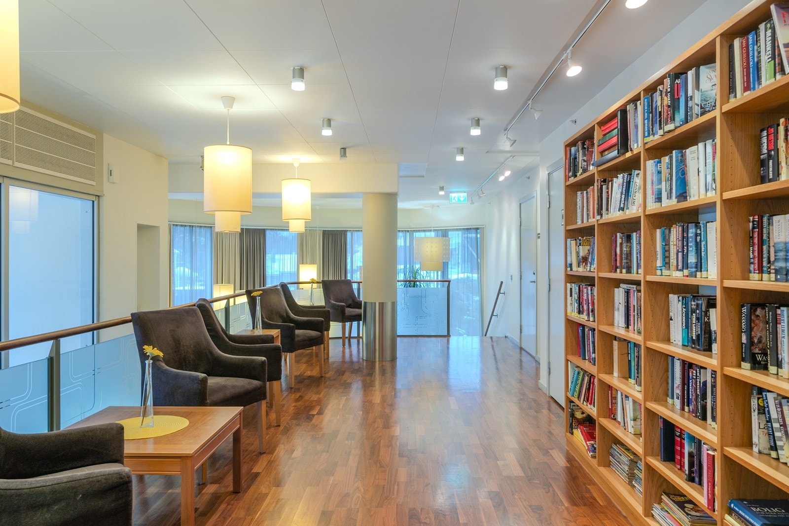 Fellesareal med bibliotek Galleribilde