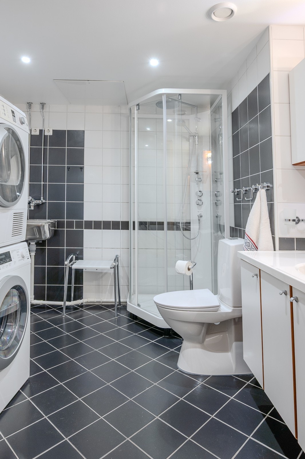 Utslagsvask, samt dusjkabinett- og wc fra 2023 Galleribilde