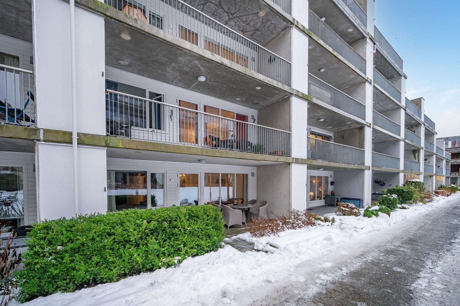 Overbygd markterrasse utenfor stuen Galleribilde