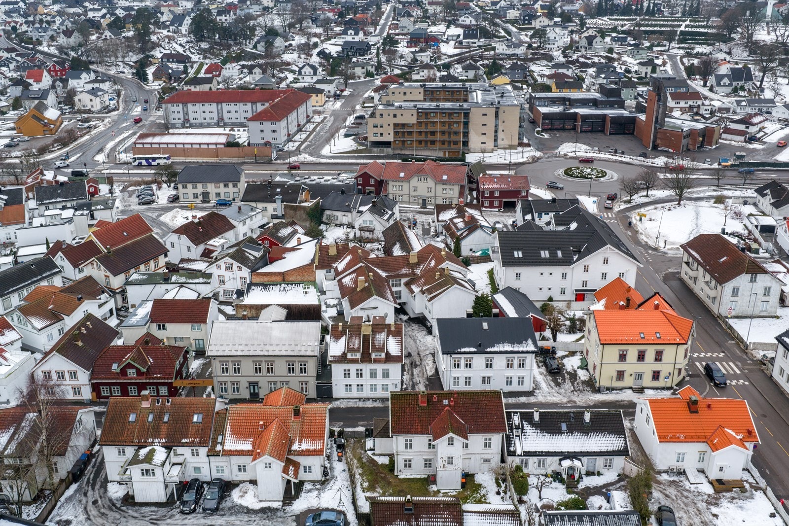 Fra leiligheten er det kort vei til E18. Torp flyplass har flere avganger både innenlands og utenlands Galleribilde