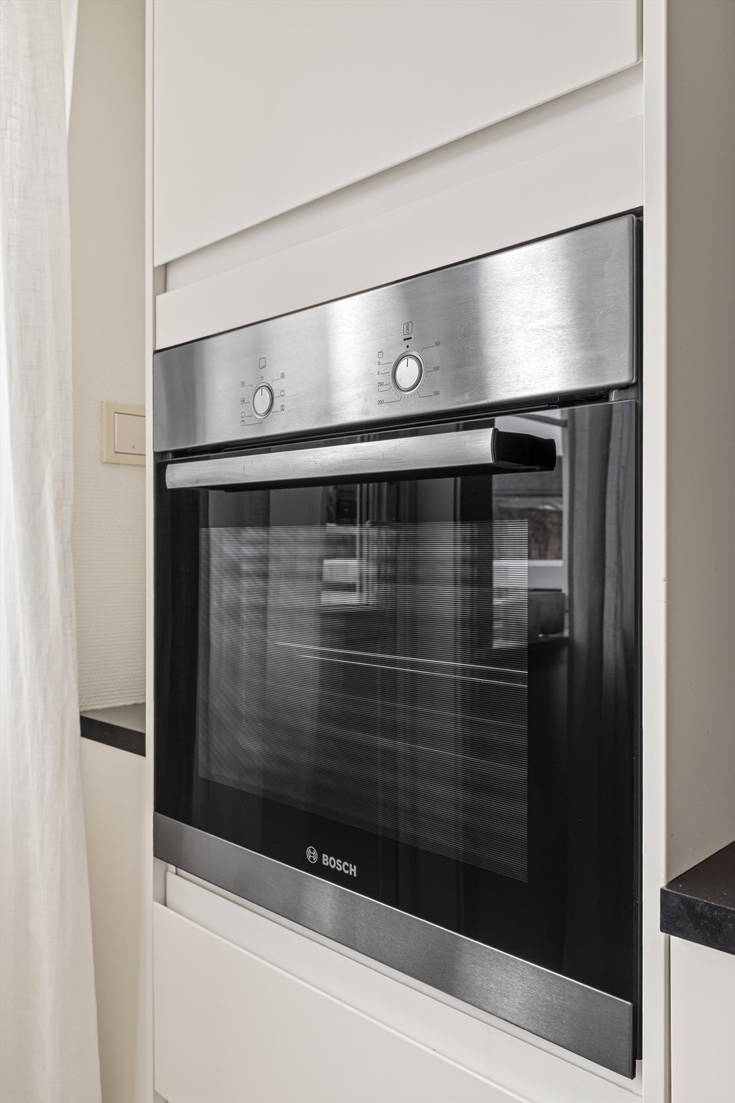 Stekeovn i praktisk høyde Galleribilde