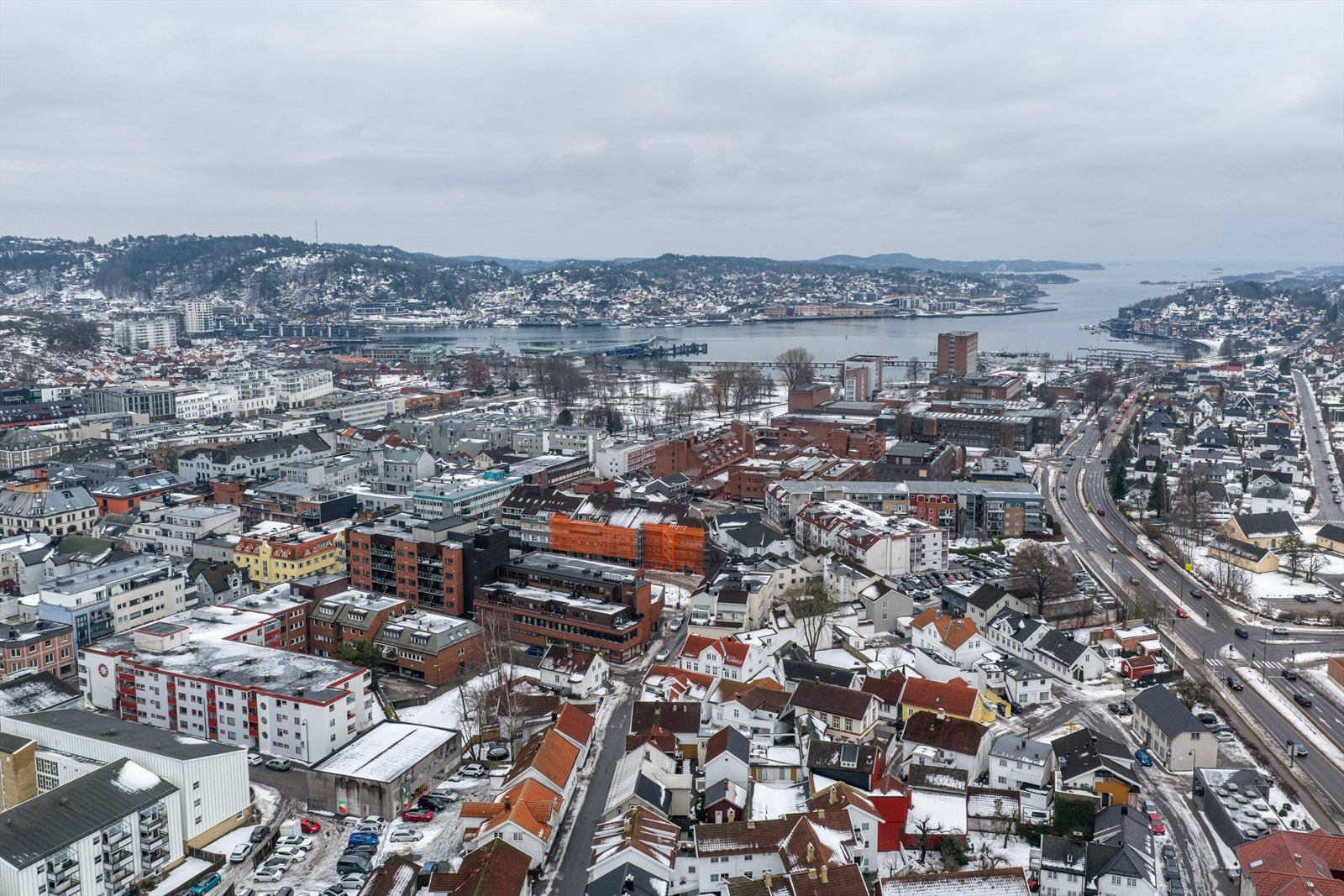 Fra leiligheten er det kort vei til sentrum med gode handelsmuligheter på Hvaltorvet og nisjebutikker Galleribilde