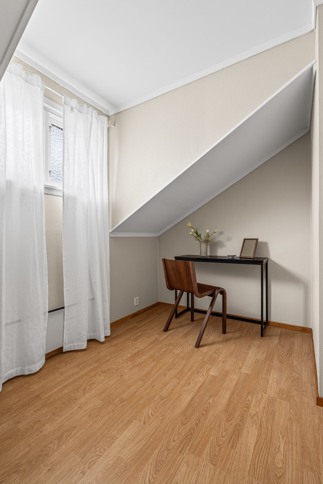 Gode møbleringsmuligheter til hjemmekontor Galleribilde