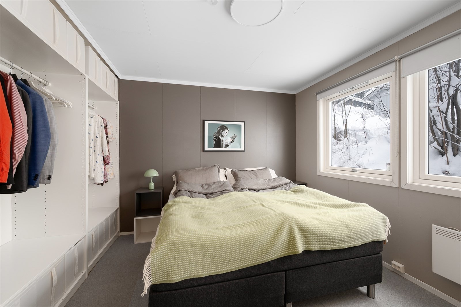 Hovedsoverommet har god plass til dobbeltseng og en stor garderobeløsning. Galleribilde