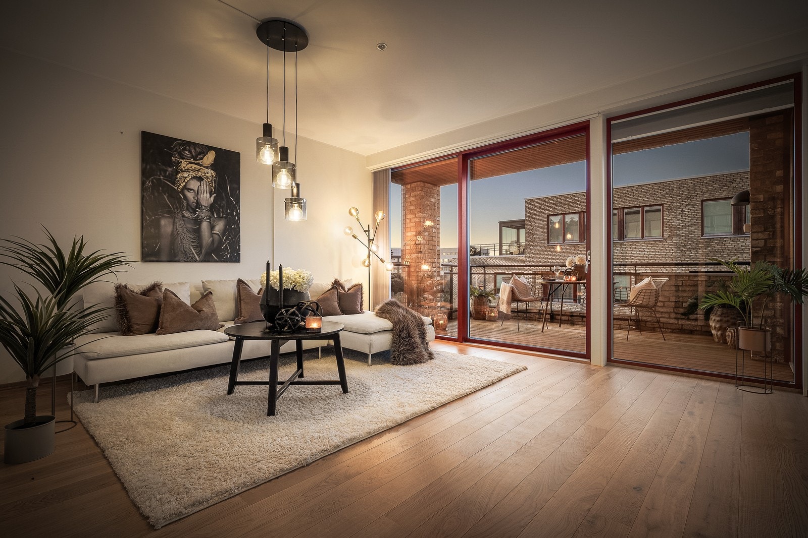 Dempet lys, åpne soner og en atmosfære som gjør det lett å trives. Galleribilde