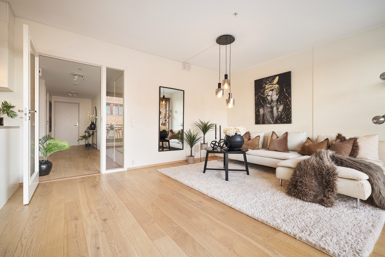 Stuen har plass til flere møbleringsmuligheter for å skape den stuen du selv ønsker. Galleribilde