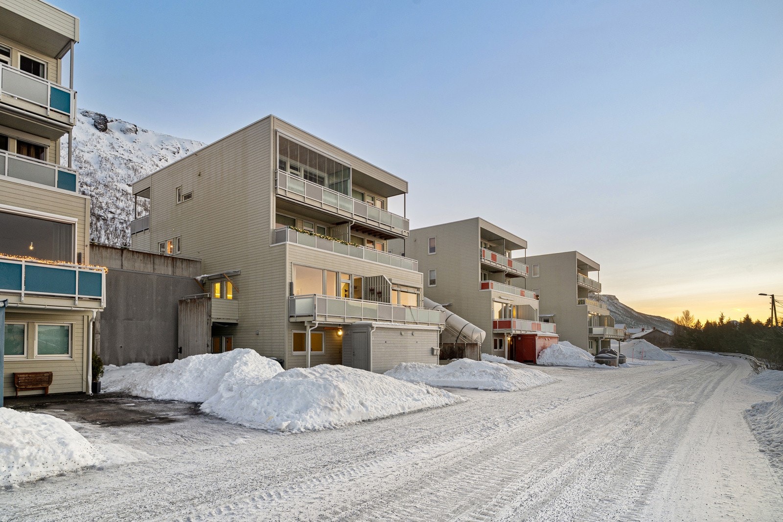 Borettslag er ført opp i 2004, består av 26 enheter og framstår veldrevet med flere gode avtaler og vilkår for andelseierne.