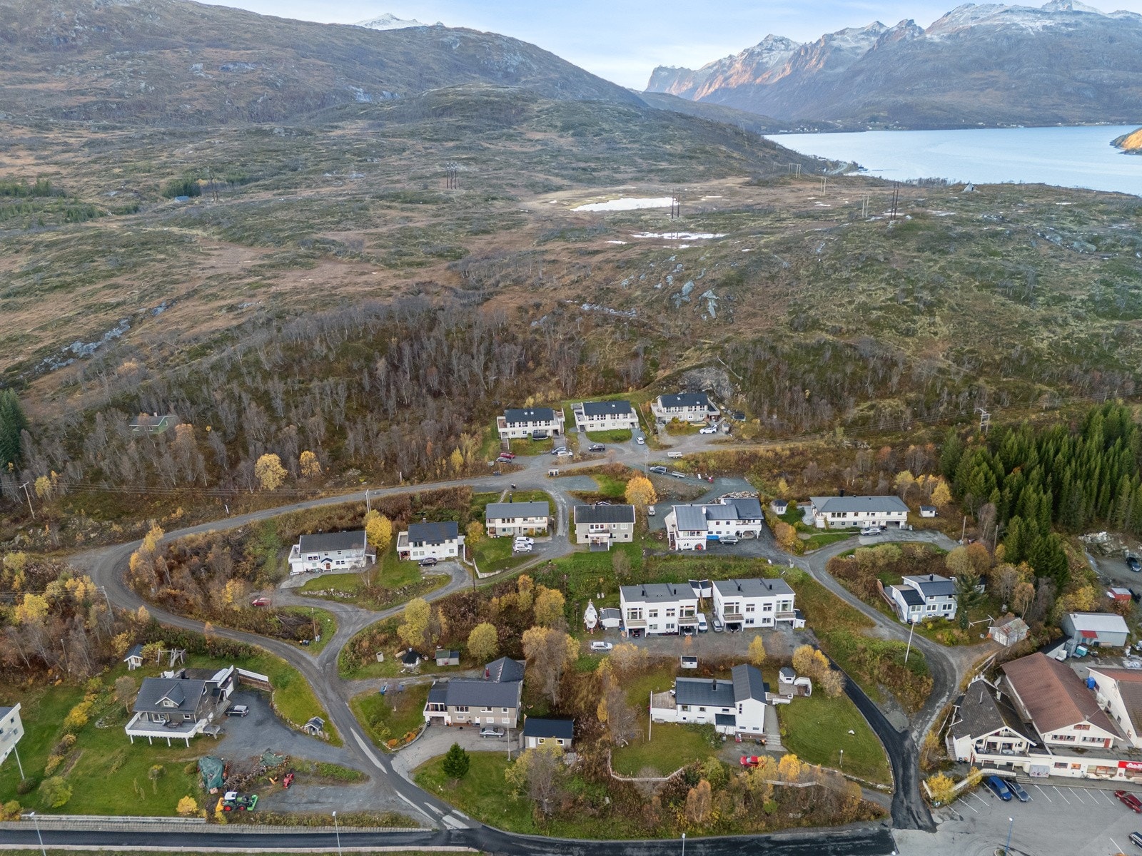 Flott beliggenhet med kort vei til flotte turområder, dagligvare og skole.