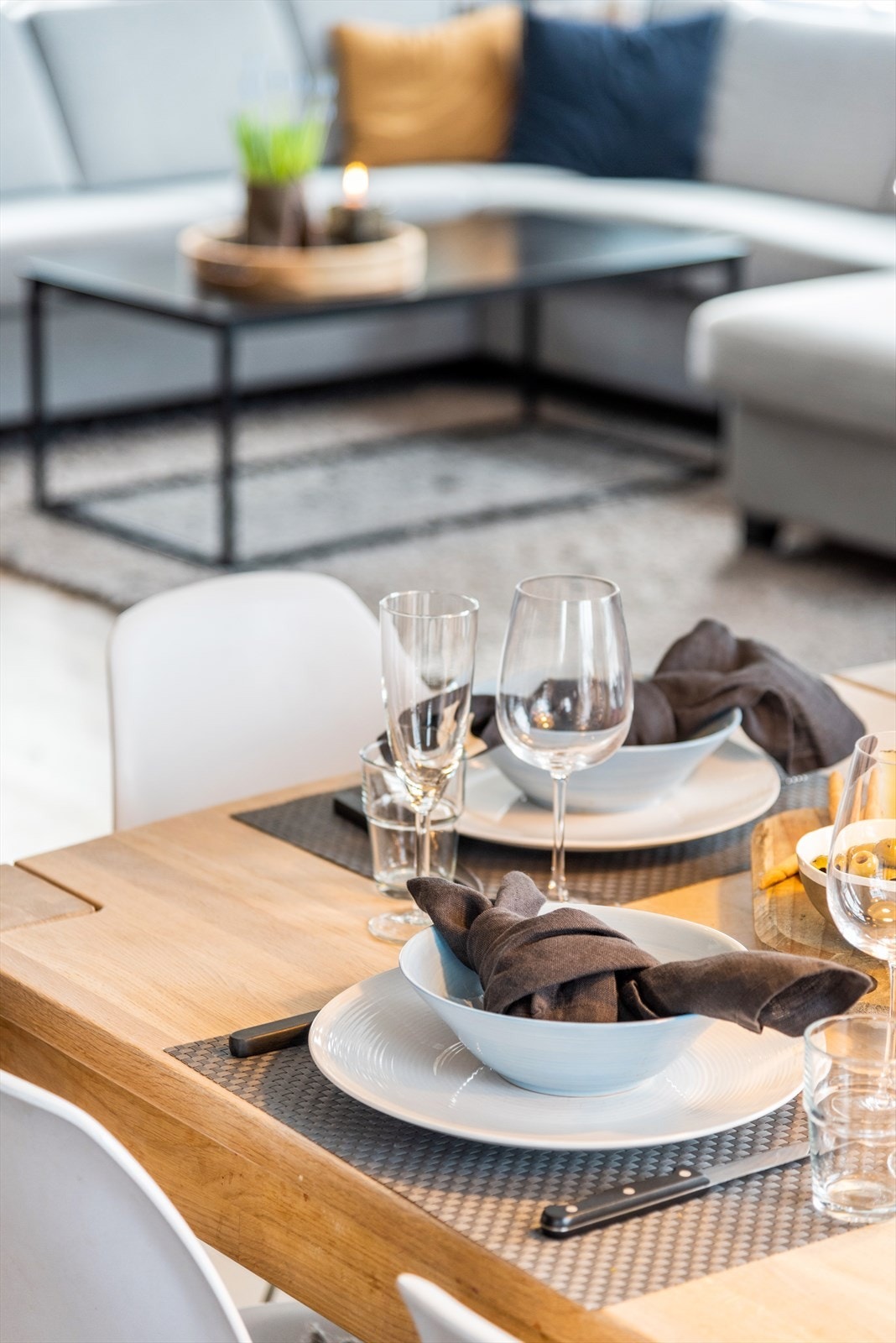 Stuen. Velkommen til bords. Galleribilde