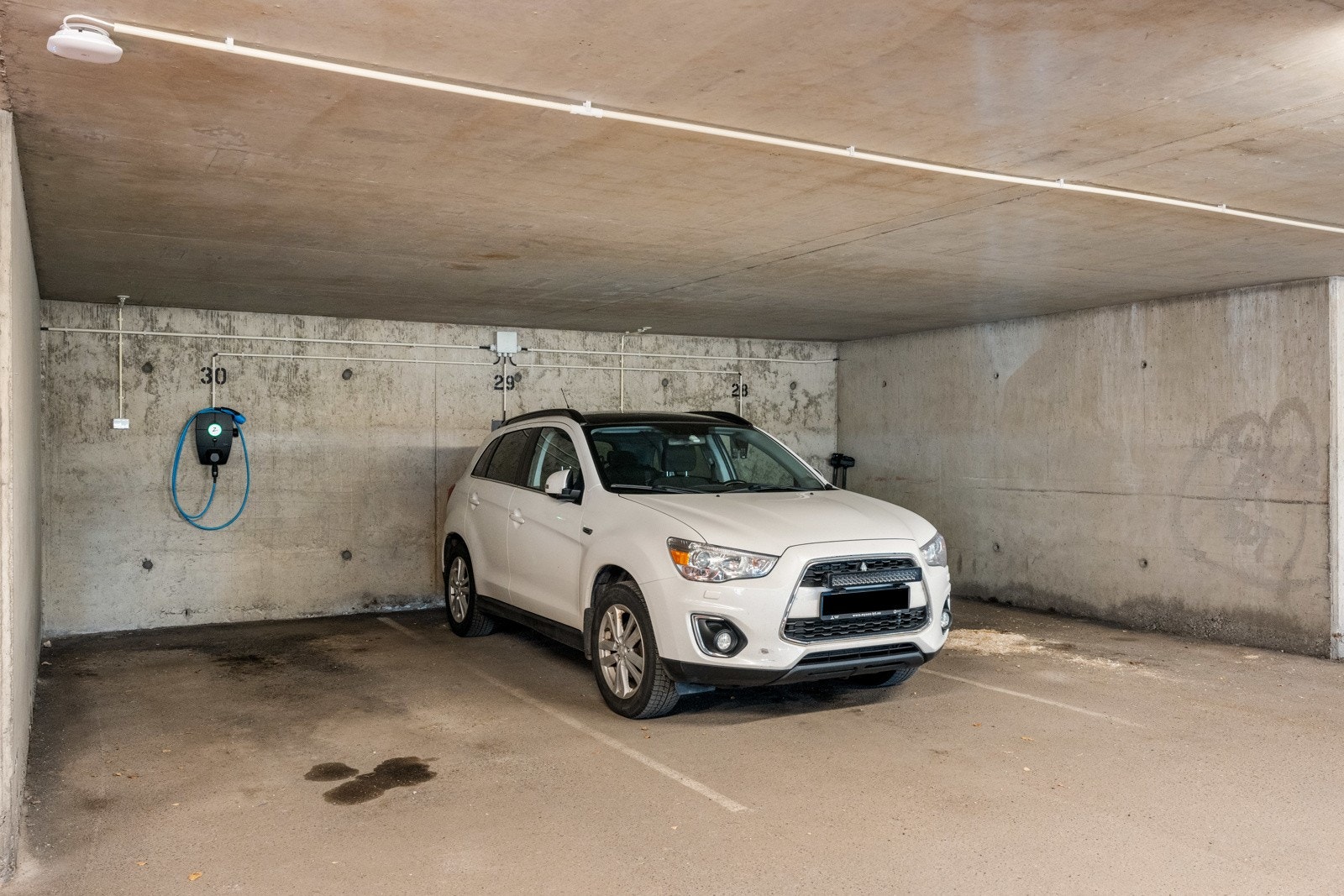 Parkeringsplassen i garasjeanlegget under leiligheten Galleribilde