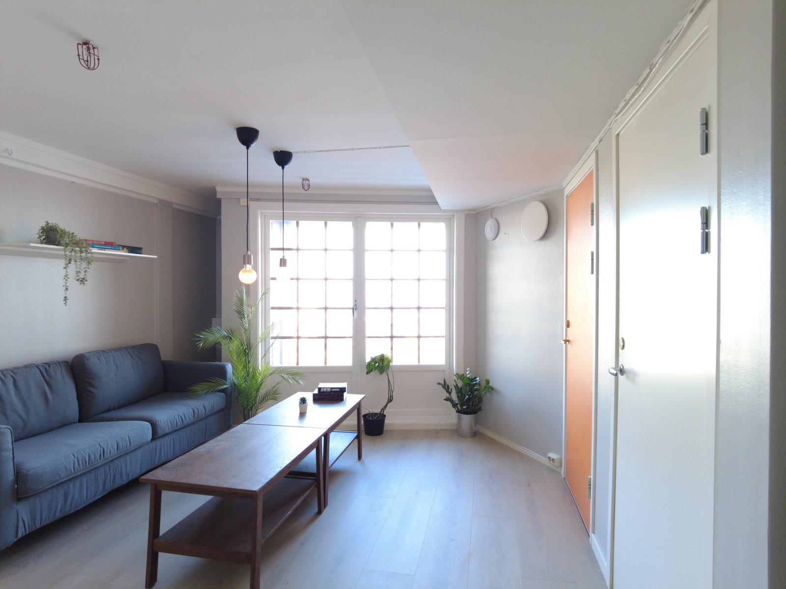 Felles møblert stue. Felles stue med utsikt over fjorden. Galleribilde