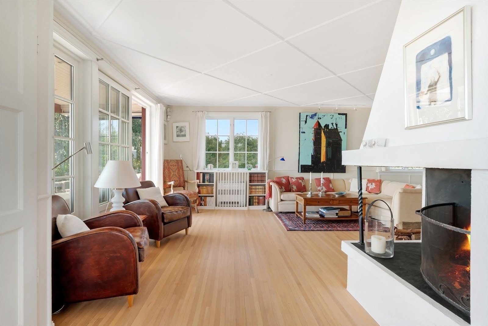 Peis i stue Galleribilde