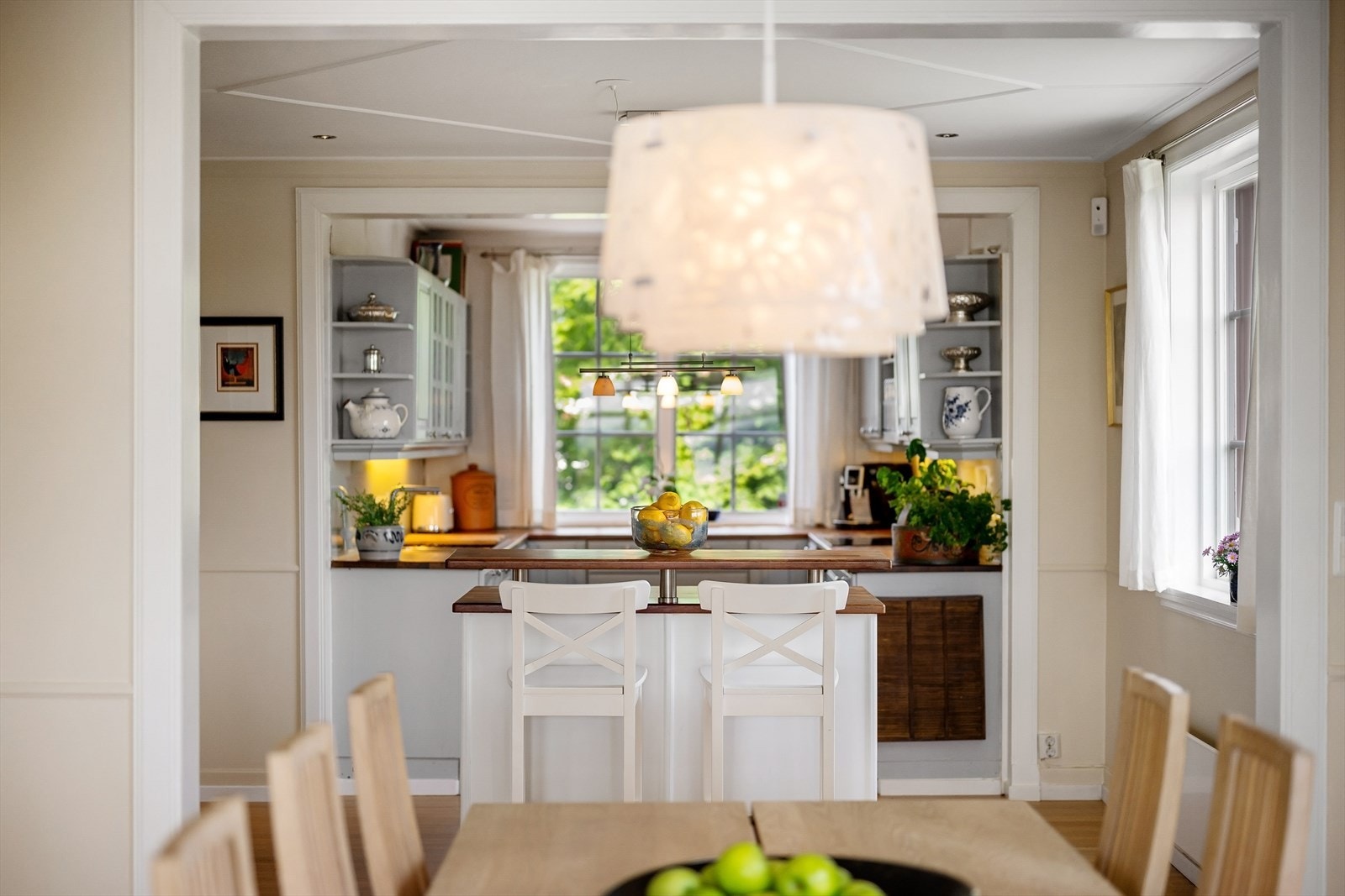 Spisestue, mot kjøkken Galleribilde