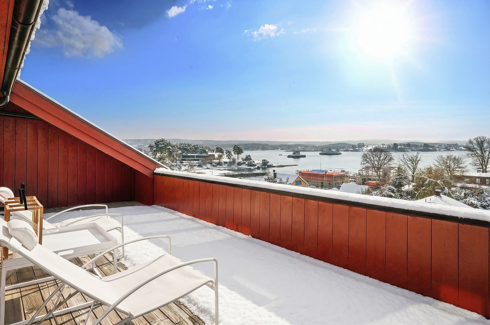 Attraktivt og sjønær beliggenhet med enestående utsikt Galleribilde
