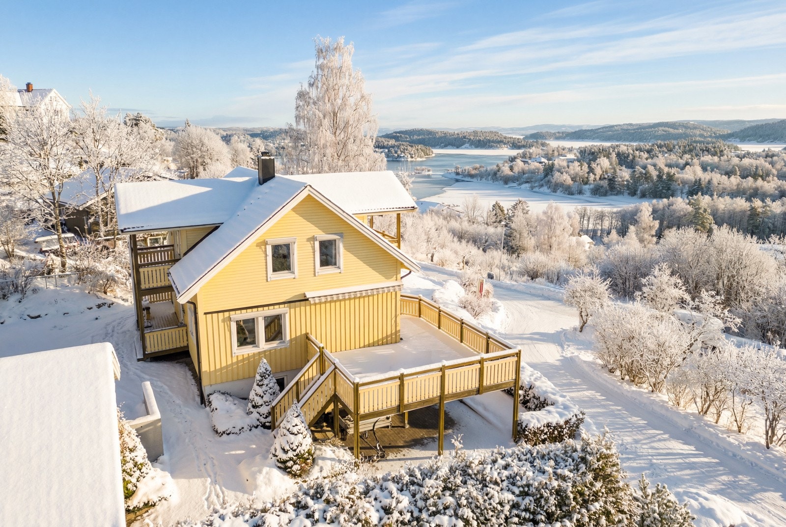 Enebolig med utleiedel, dobbelgarasje mm. Galleribilde