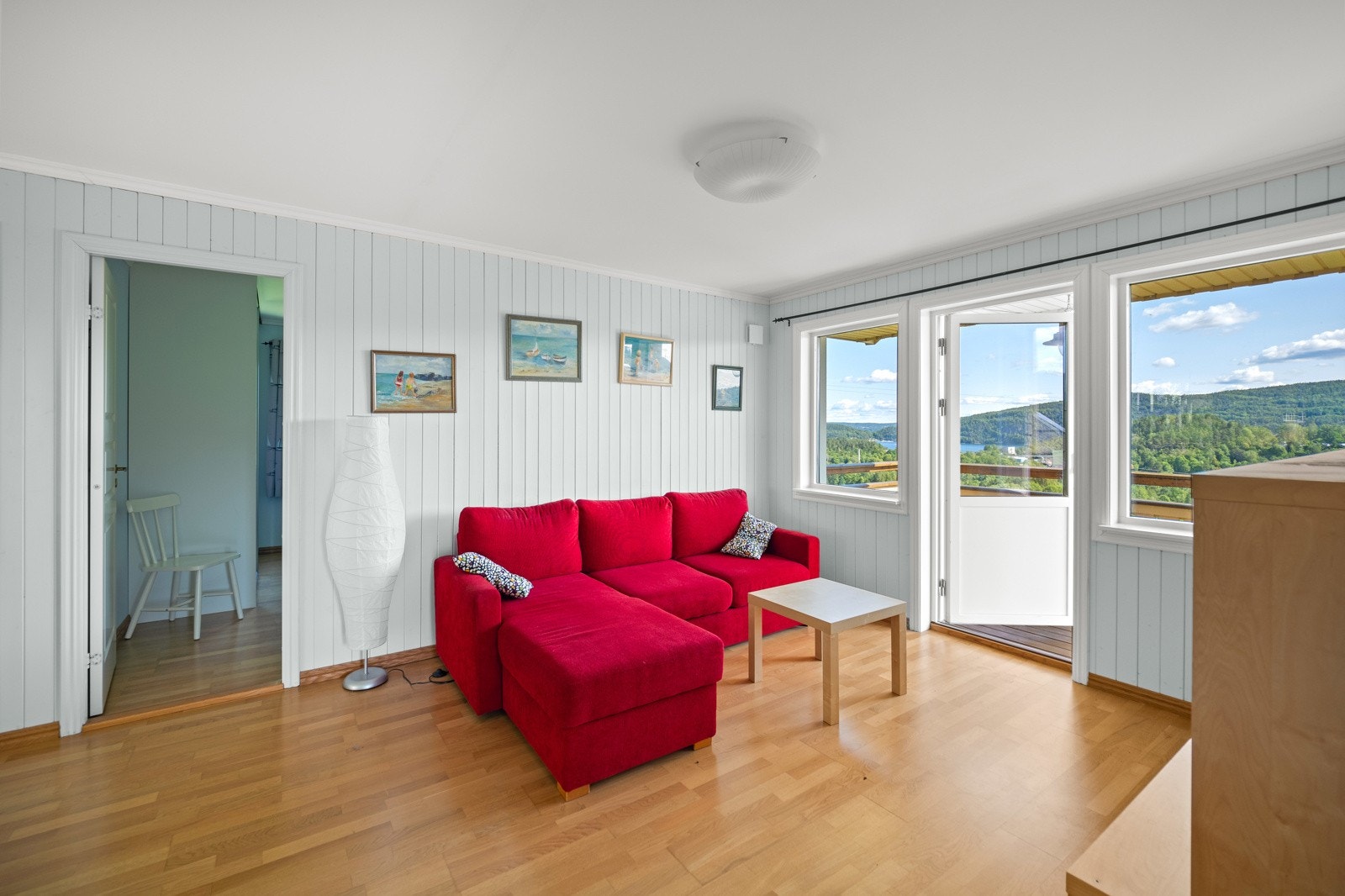 Her har man utgang til balkong mot øst. Galleribilde