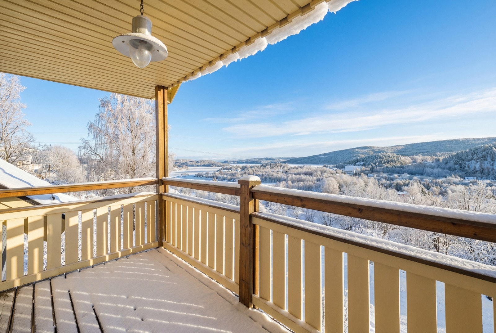 Flott innholdsrik eneboligeiendom med flott beliggenhet. Galleribilde