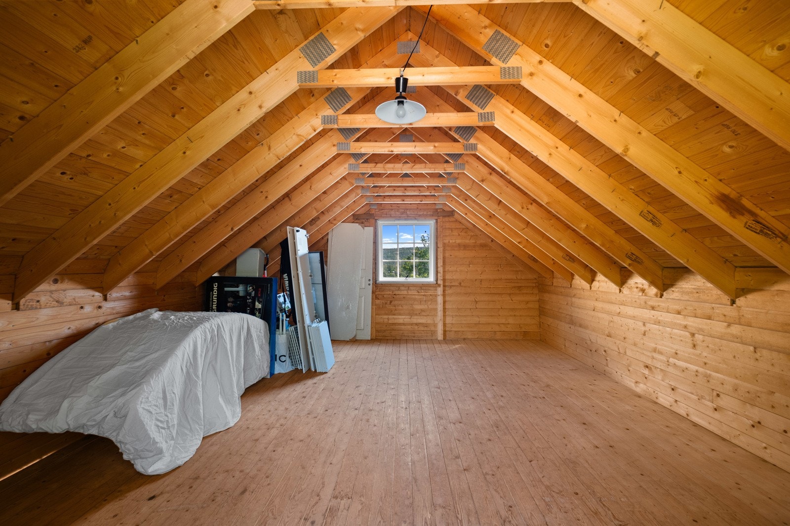 Loft/disp.rom over garasjen. Galleribilde