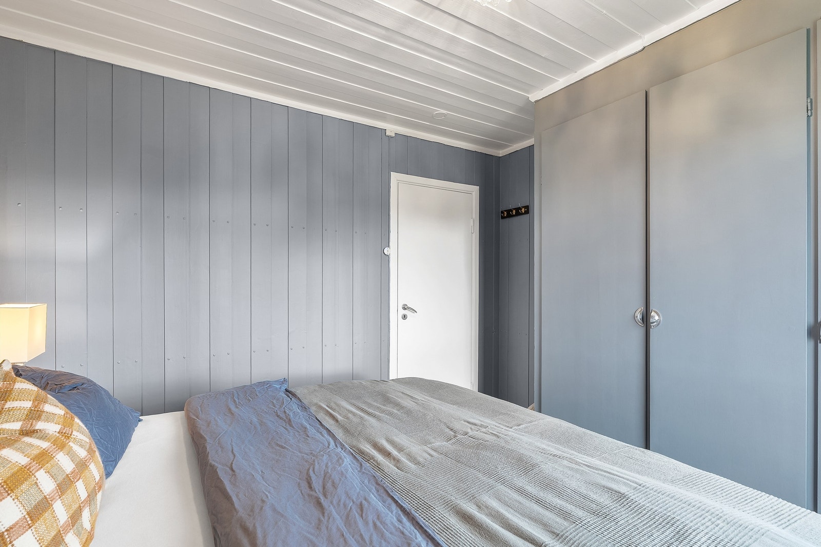 Soverom 1 - God plass til garderobeløsning Galleribilde