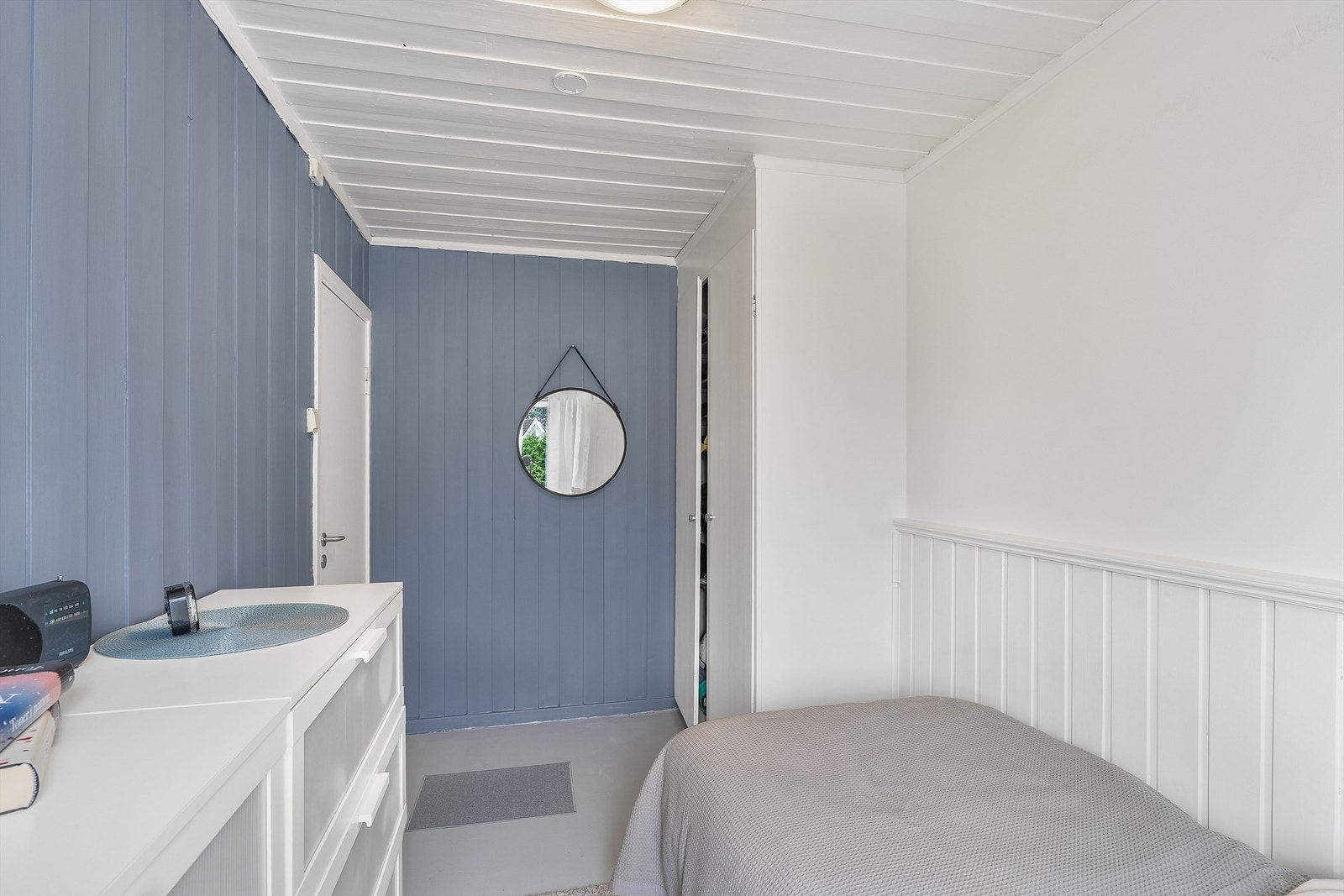 Soverom 2 - God plass til møbelering og garderobeløsning Galleribilde