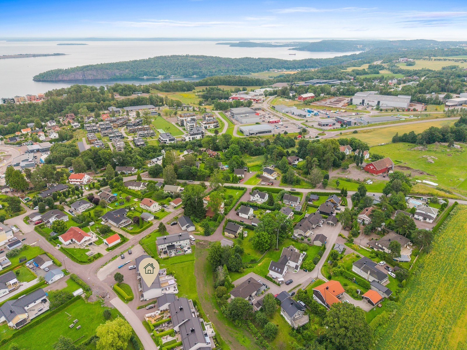 Raks og enkelt tilkomst til E18, noe som gir enkel kjøring mot både Kristiansand og Oslo Galleribilde