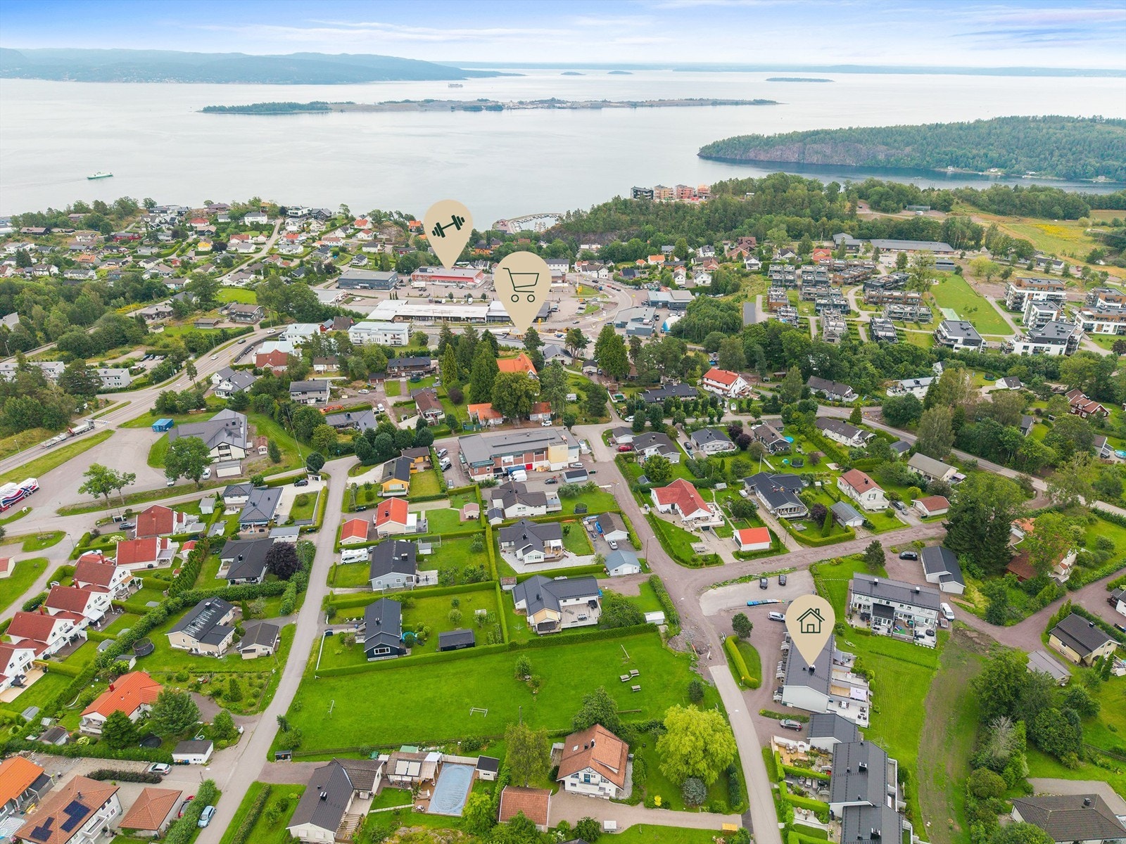 Kleivbrottet ligger like i nærheten og tilbyr både treningssenter og et mangfold av butikker og tjenester Galleribilde