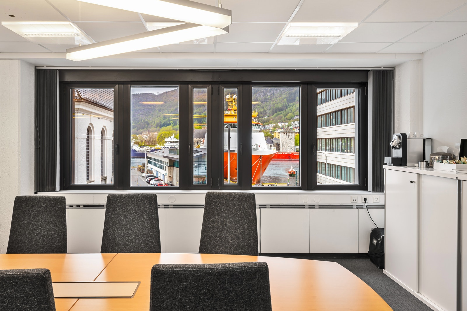 Utsikt mot Vågen Galleribilde