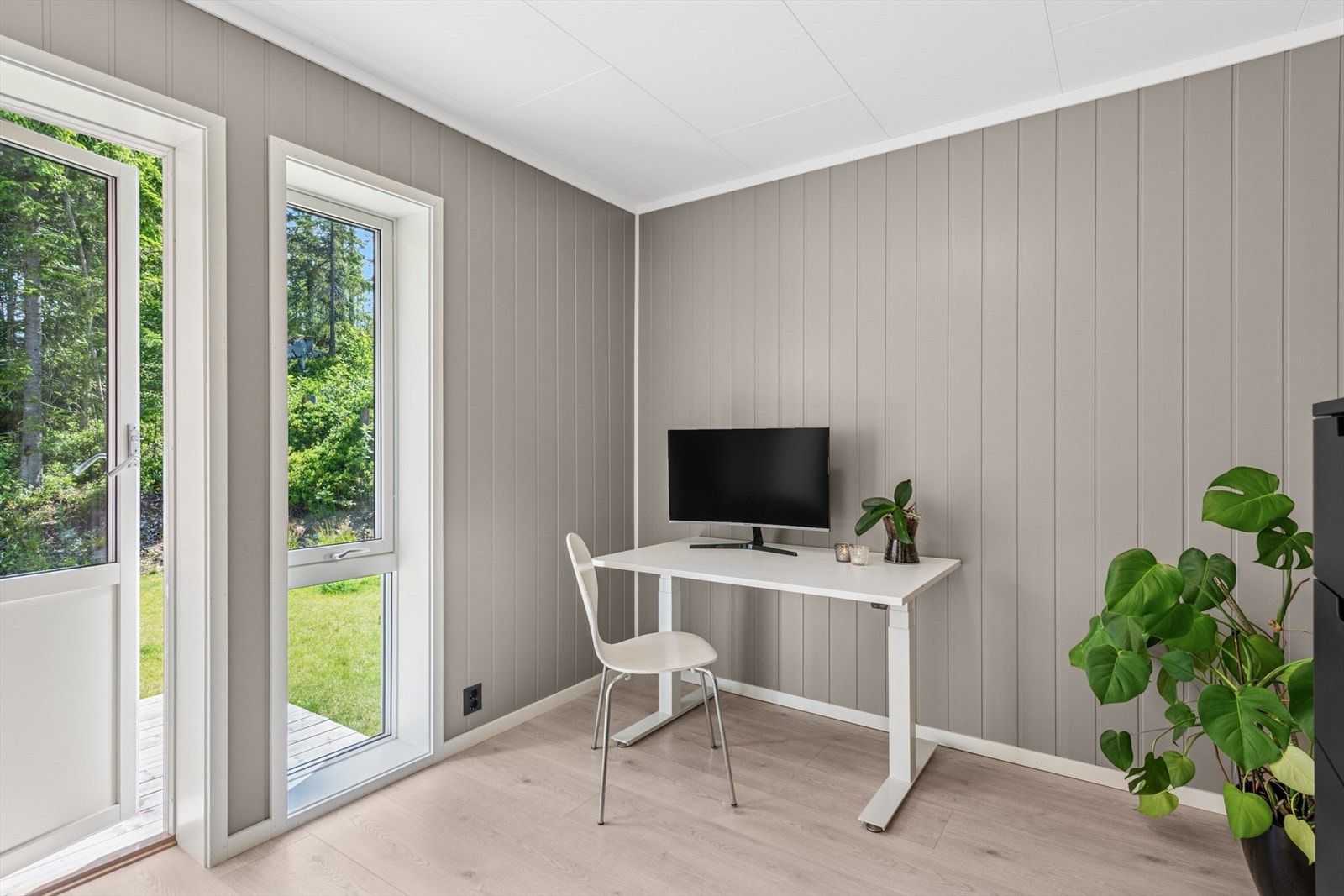 Dette soverommet har direkte utgang til en liten, østvendt terrasseplatting. Galleribilde