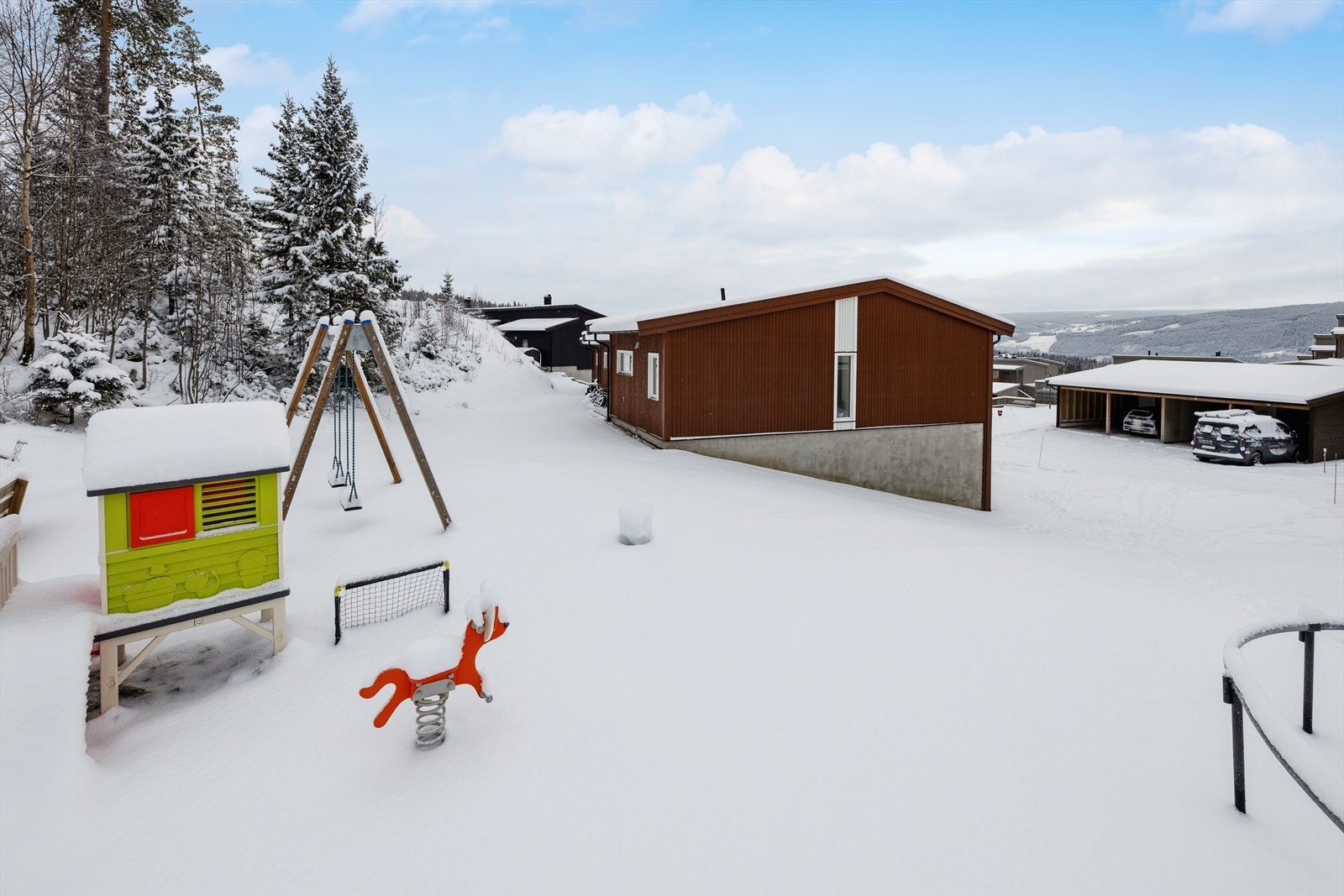Boligen ble oppført 2022 og har en fin beliggenhet ved friområder og lekeplass. Galleribilde