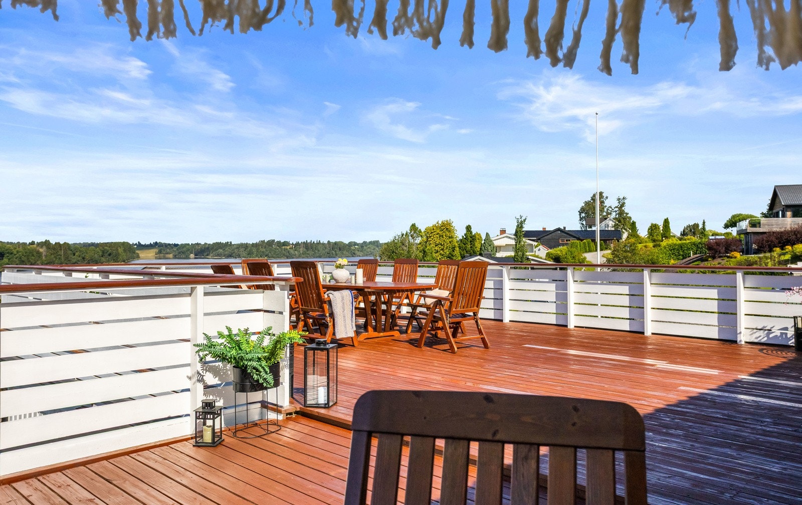 Terrassen åpner for flere ulike soner og møbleringsmuligheter Galleribilde