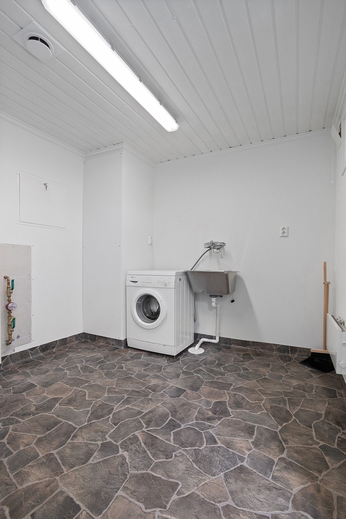 Disponibelt rom innredet som vaskerom (ikke godkjent for varig opphold) Galleribilde