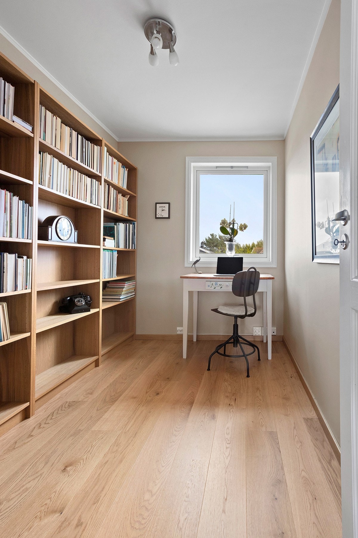 Det er gulvvarme på det ene soverommet som er blitt benyttet som kontor Galleribilde