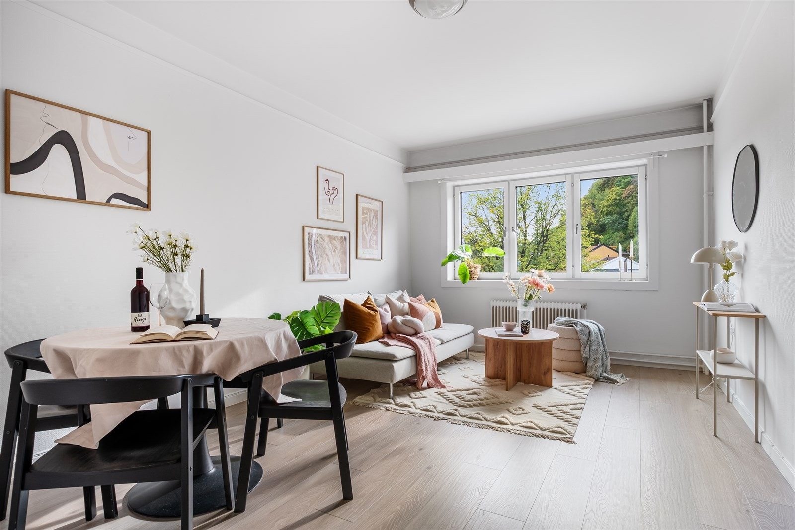 Lys og hyggelig stue. Galleribilde