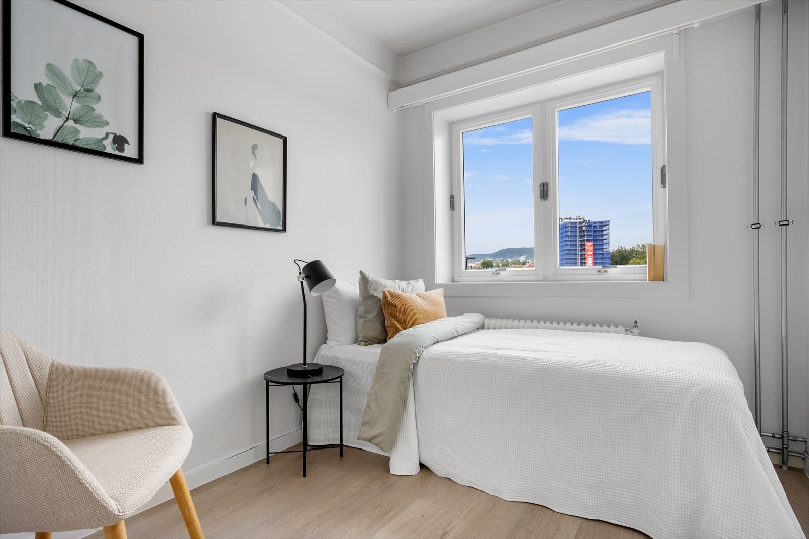 Soverom to er også av god størrelse og har plass til dobbeltseng og garderobeløsning. Galleribilde