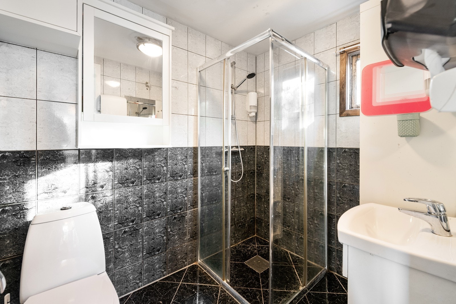 Flislagt bad med varmekabler Galleribilde