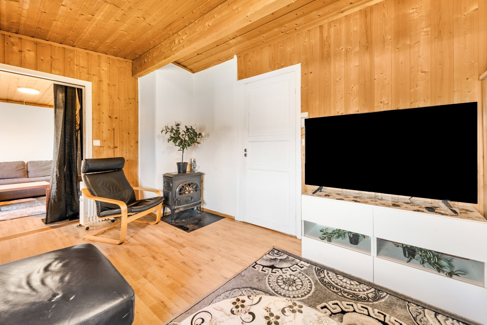 Peisovn i en av stuene Galleribilde