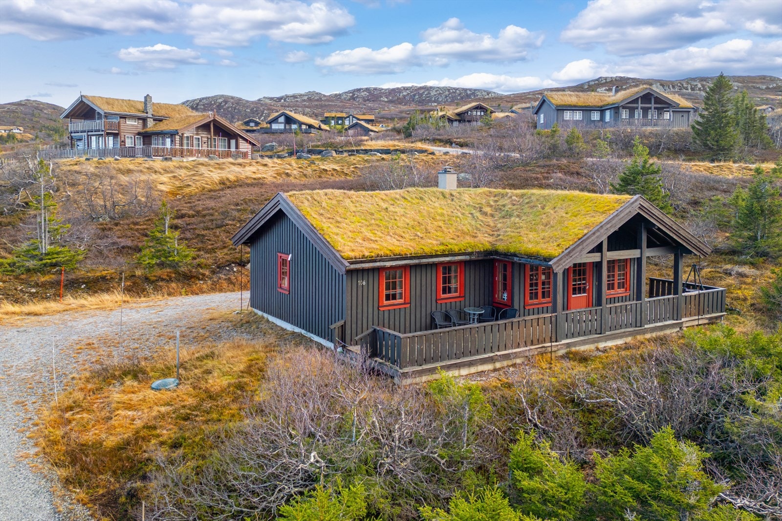 Høgevarde er en unik mulighet for den som ønsker tilgang til et vakkert høyfjell med kort kjøretid fra østlandet. Galleribilde