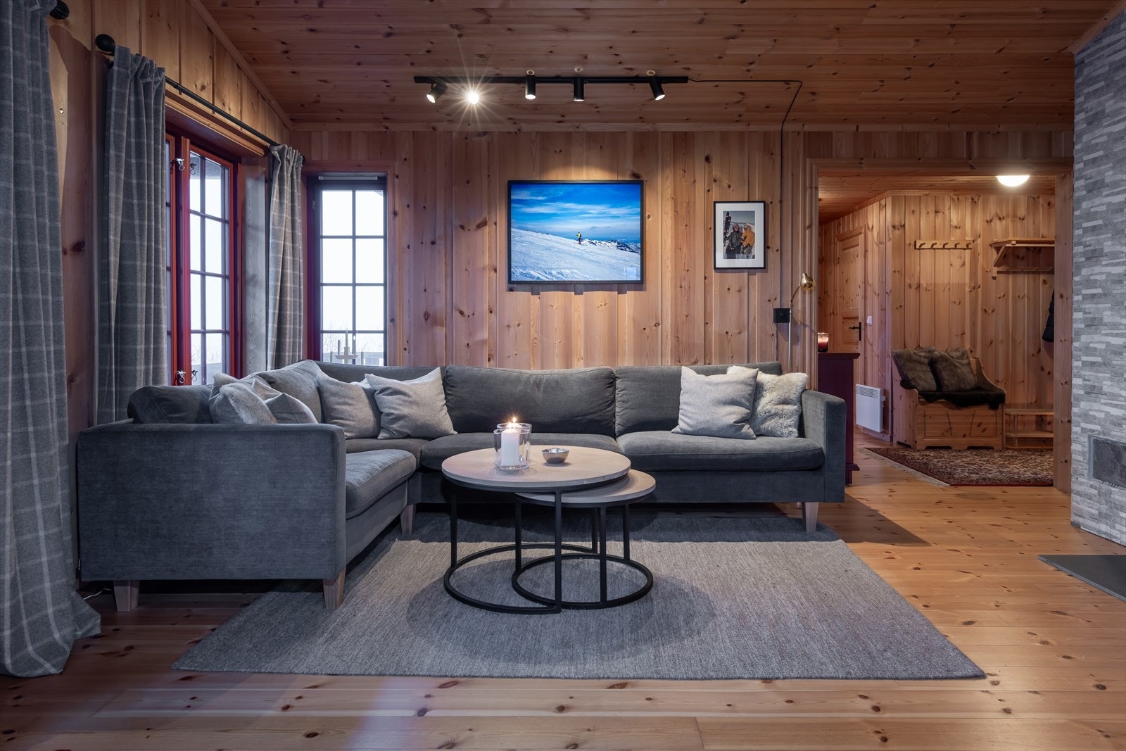 Hytten fremstår som lys og luftig med en god planløsning og fine soneinndelinger. Galleribilde