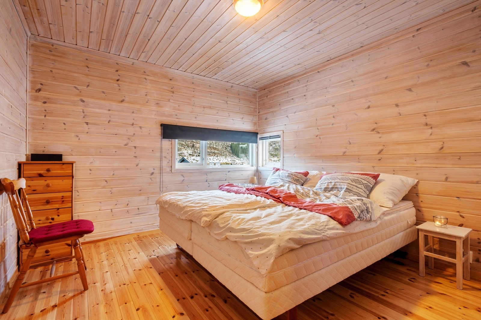 Hytta har to romslige soverom, begge med plass til dobbeltseng eller køyesenger. Galleribilde