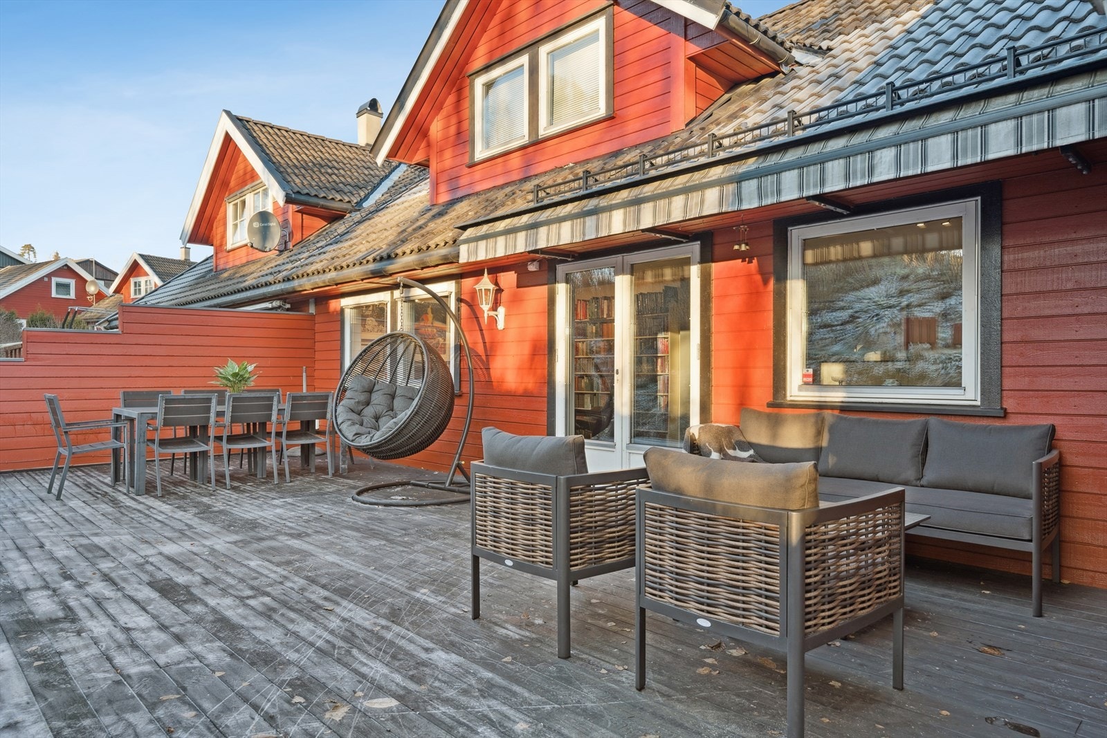 Terrassen er perfekt for sosiale sammenkomster. Galleribilde