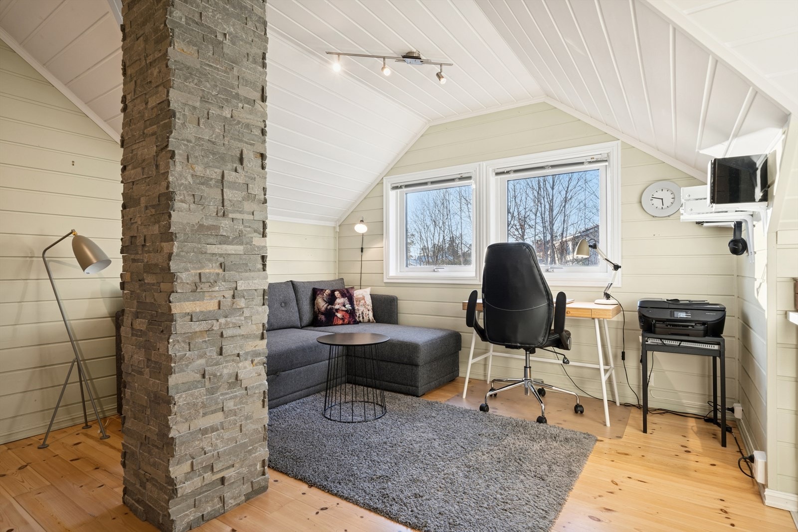 Deler av loftstuen var på opprinnelige byggetegninger et soverom. Galleribilde