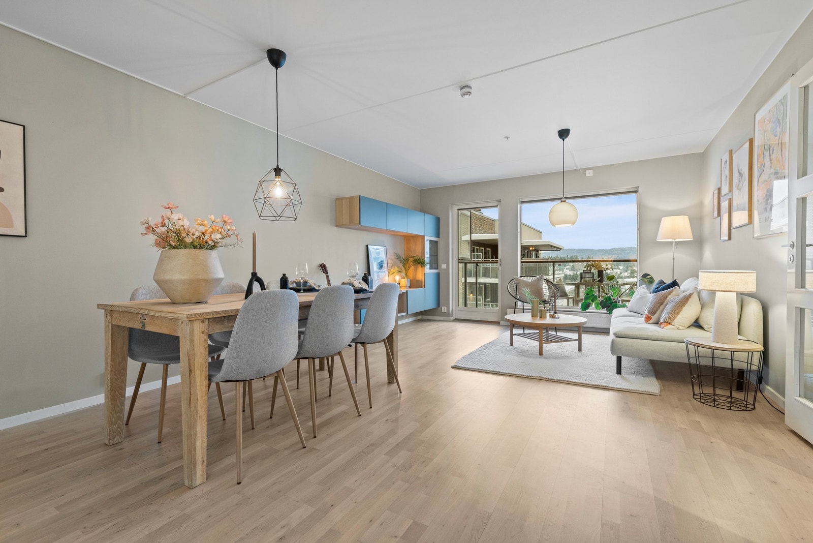 Her kan du enkelt innrede med både sofa, spisebord og oppbevaringsløsninger etter behov Galleribilde