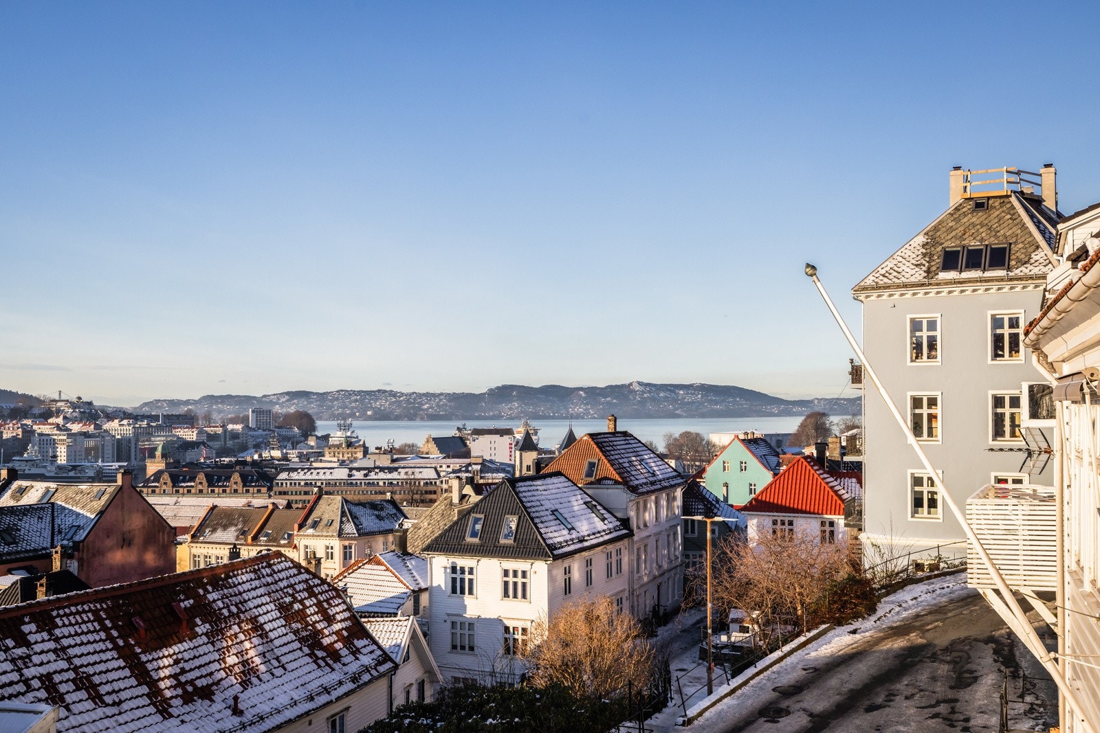 Området består hovedsakelig av koselig trehusbebyggelse fra 1800- og 1900-tallet, men også tidligere. Noen innslag av nyere bygg innimellom kan forekomme. Galleribilde